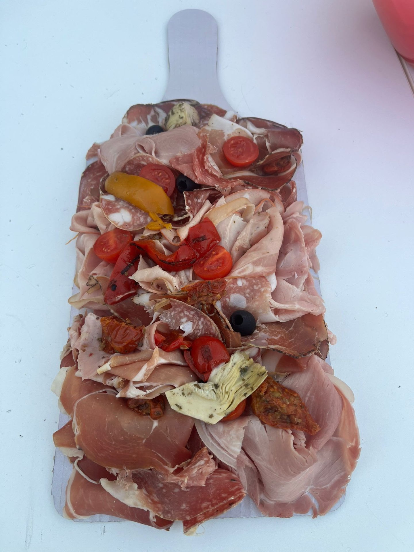 Planche charcuterie italienne, tomates & antipasti