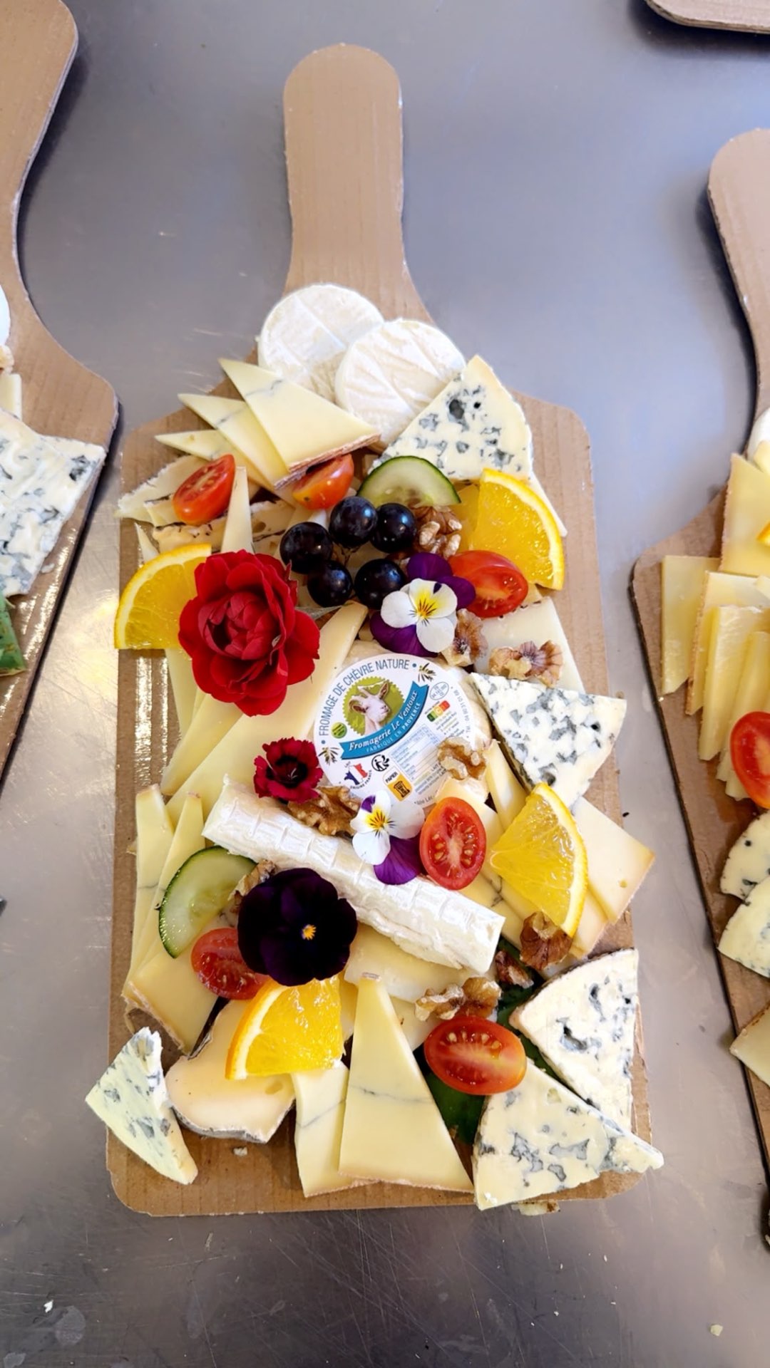 Planche fromagère aux fleurs & agrumes
