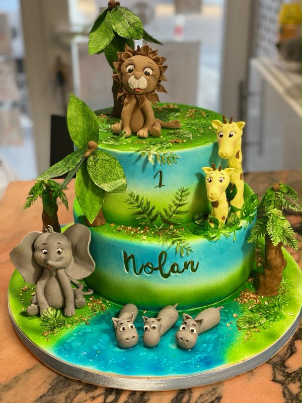 Gâteau savane, lion, girafes et éléphant