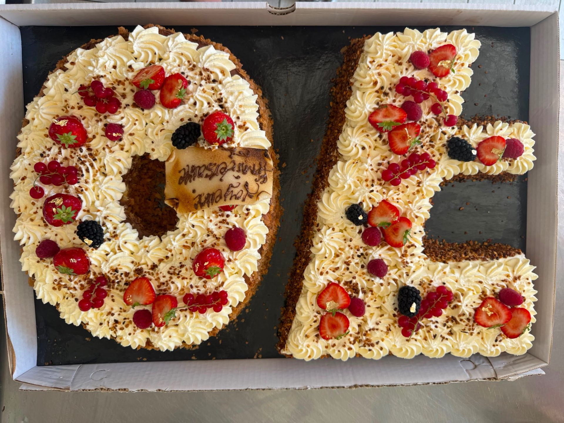 Number cake 20 fruits rouges & chantilly
